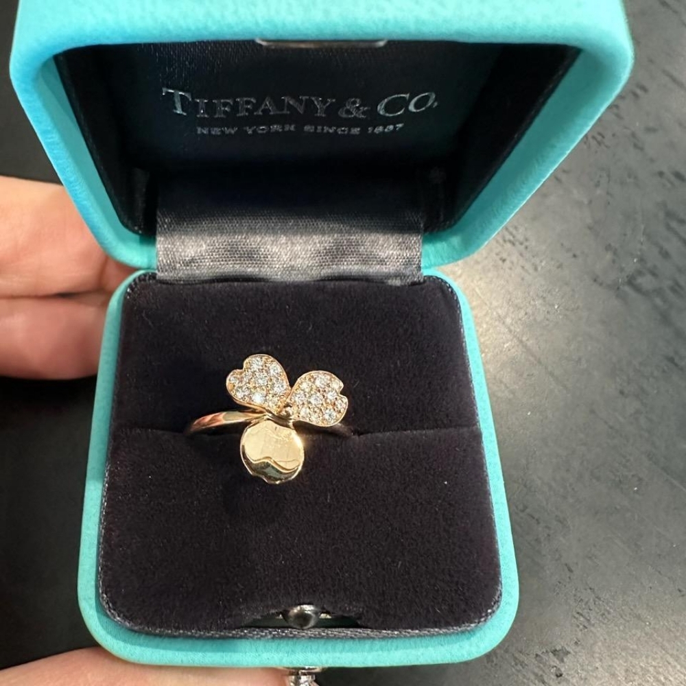 Tiffany & Co. Gold Clover Ring with Diamond Pavé and Tiffany Blue Box